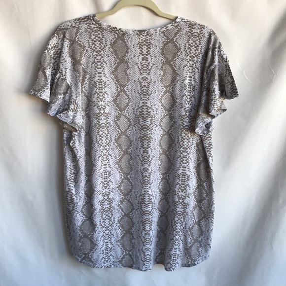 T.La python print flutter sleeve high-low top, size L - Picture 7 of 9